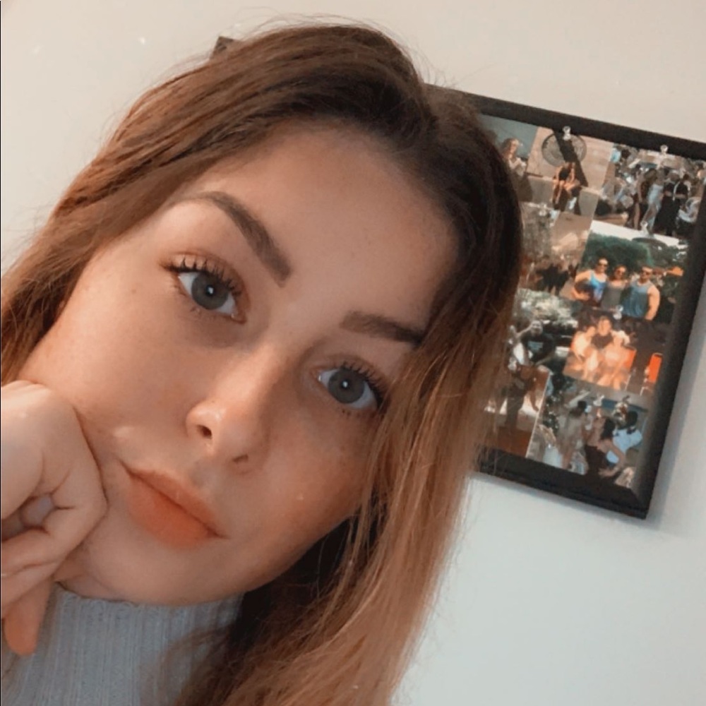 Meet your Posher, Danielle